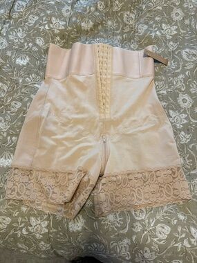 Shapellx AirSlim® Boned Sculpt High-Waisted Short NWT